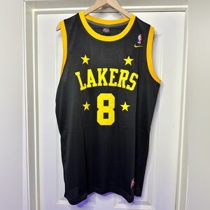 Kobe Bryant, black and gold jersey #8 XL